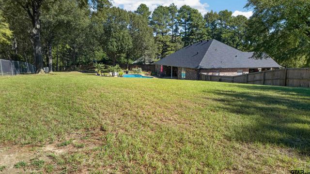 20402 Ashley Cir, Troup, TX 75789