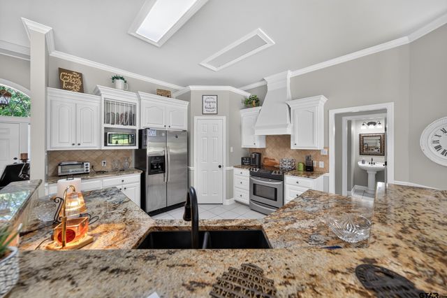 20402 Ashley Cir, Troup, TX 75789