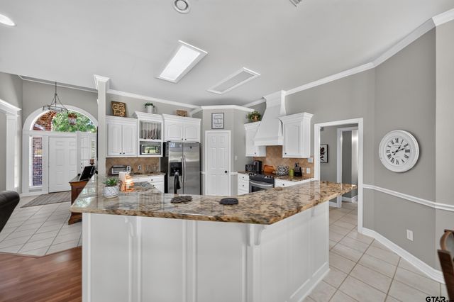 20402 Ashley Cir, Troup, TX 75789