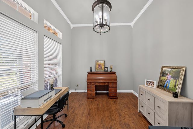 20402 Ashley Cir, Troup, TX 75789