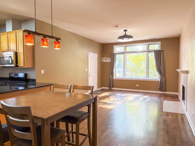 1300 W GRENSHAW Street B, Chicago, IL 60607