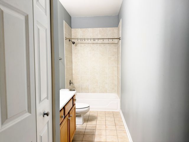 1300 W GRENSHAW Street B, Chicago, IL 60607