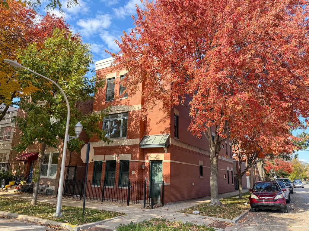 1300 W GRENSHAW Street B, Chicago, IL 60607