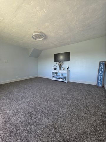 84 Crossridge Rd, Fallowfield Twp, PA 15022