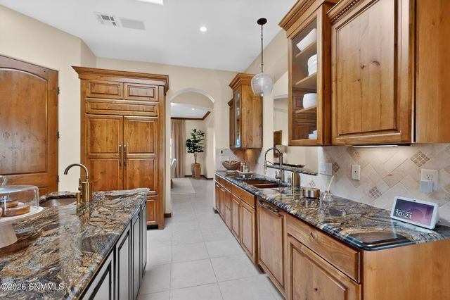 2502 Los Alamos Court, Las Cruces, NM 88011