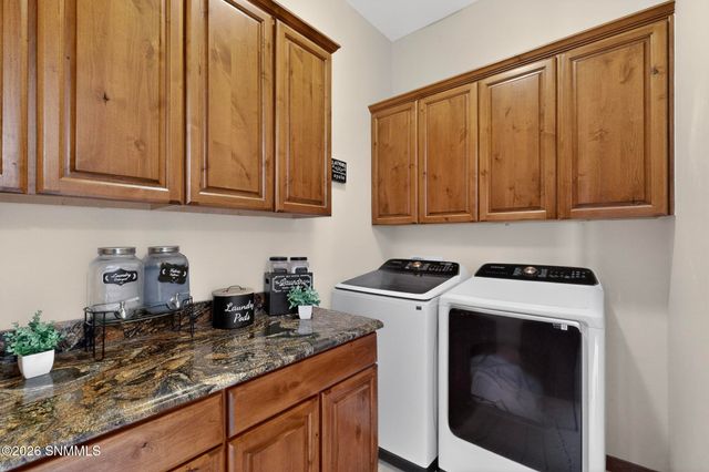 2502 Los Alamos Court, Las Cruces, NM 88011