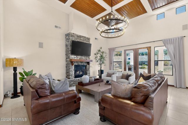 2502 Los Alamos Court, Las Cruces, NM 88011