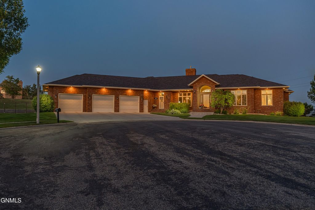 901 Corvette Circle, Bismarck, ND 58503 photo 10