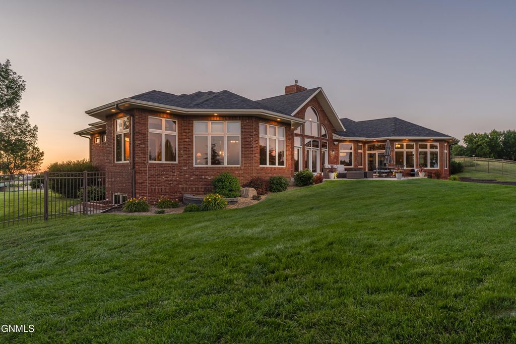 901 Corvette Circle, Bismarck, ND 58503 photo 11