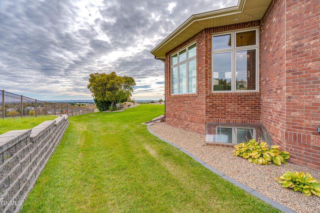 901 Corvette Circle, Bismarck, ND 58503 photo 121
