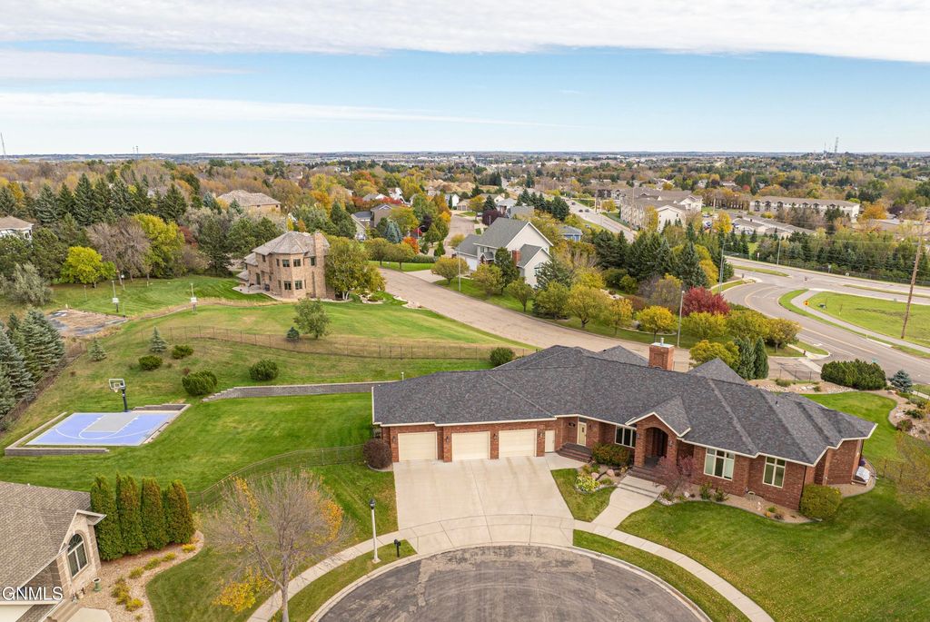 901 Corvette Circle, Bismarck, ND 58503 photo 2