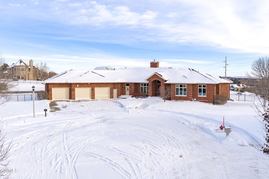 901 Corvette Circle, Bismarck, ND 58503 photo 3