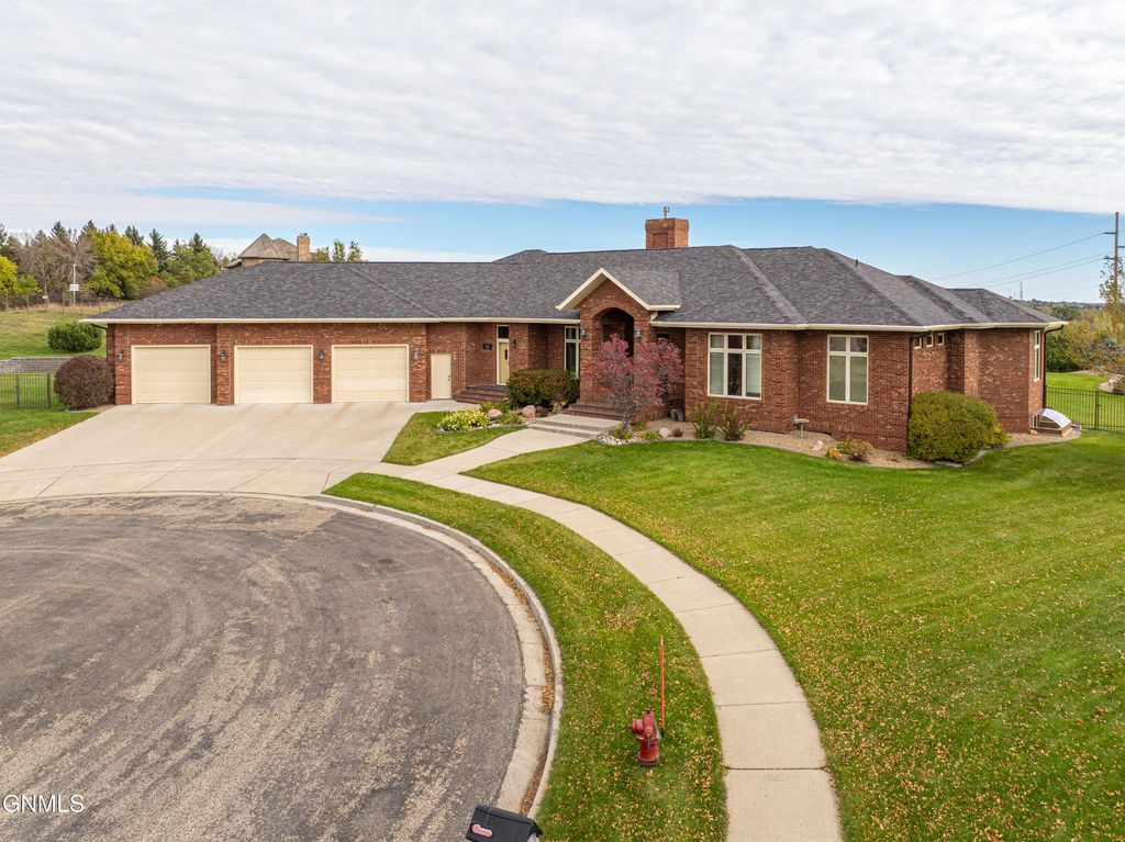 901 Corvette Circle, Bismarck, ND 58503 photo 4