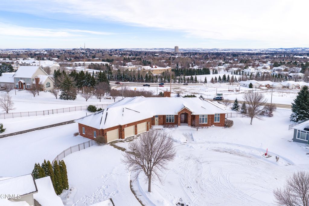 901 Corvette Circle, Bismarck, ND 58503 photo 5