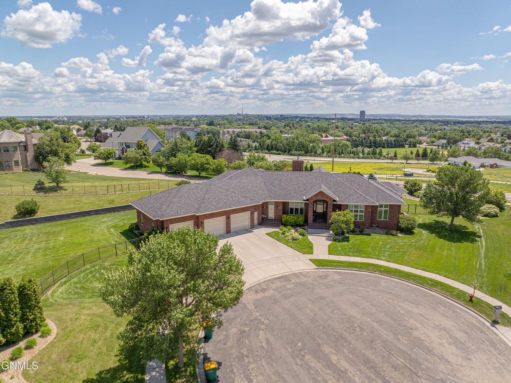 901 Corvette Circle, Bismarck, ND 58503 photo 6