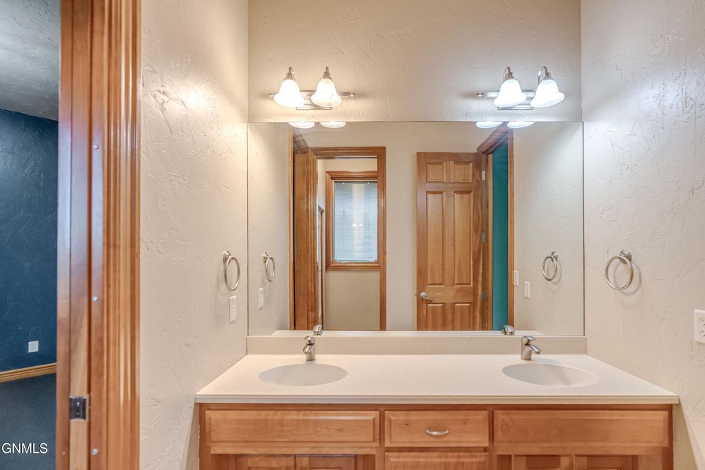 901 Corvette Circle, Bismarck, ND 58503 photo 68