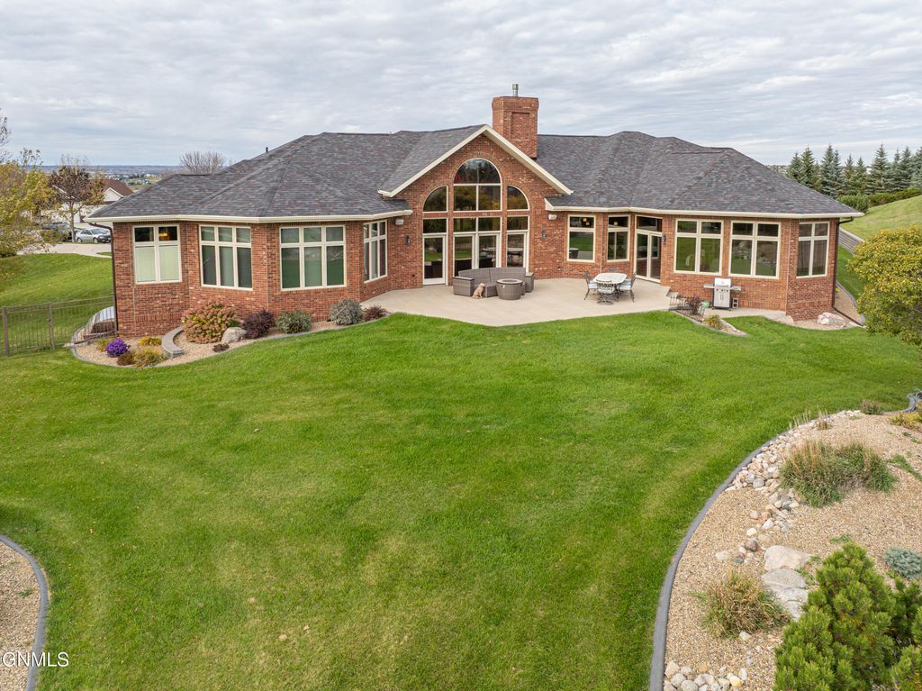 901 Corvette Circle, Bismarck, ND 58503 photo 8