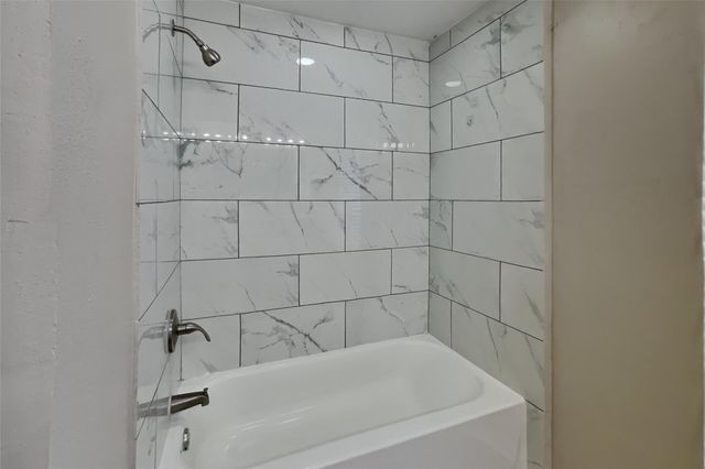 2822 Deer Hollow Drive, Houston, TX 77345