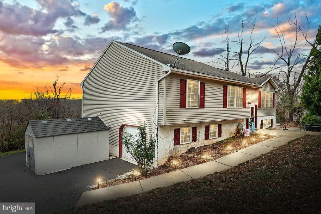 Image 1 of property listing at 124 WALNUT VALLEY COURT, Wrightsville, PA 17368