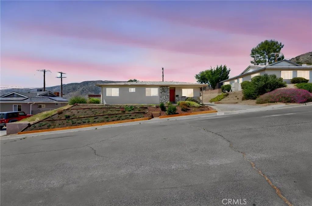 7217 Lonzo, Tujunga, CA 91042