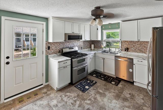 6429 Maple Street, North Branch, MN 55056