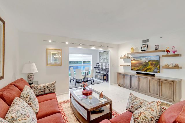 5746 CRYSTAL SHORES Drive 103, Boynton Beach, FL 33437