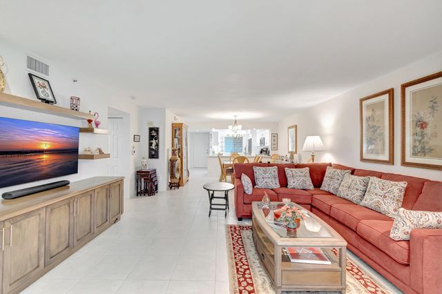 5746 CRYSTAL SHORES Drive 103, Boynton Beach, FL 33437