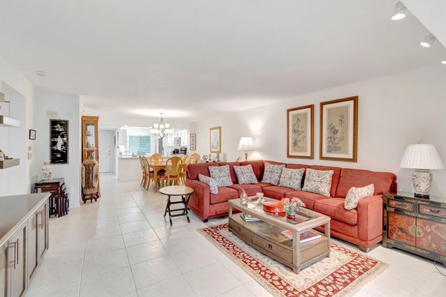 5746 CRYSTAL SHORES Drive 103, Boynton Beach, FL 33437