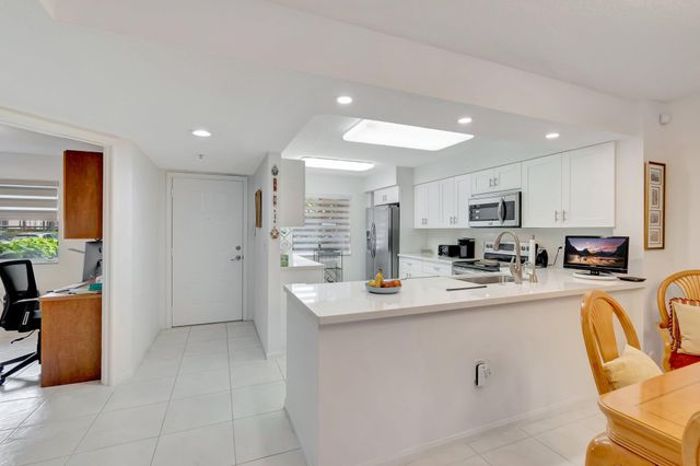5746 CRYSTAL SHORES Drive 103, Boynton Beach, FL 33437