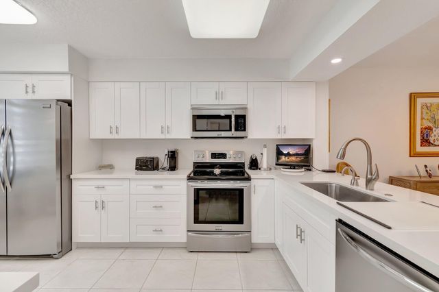 5746 CRYSTAL SHORES Drive 103, Boynton Beach, FL 33437