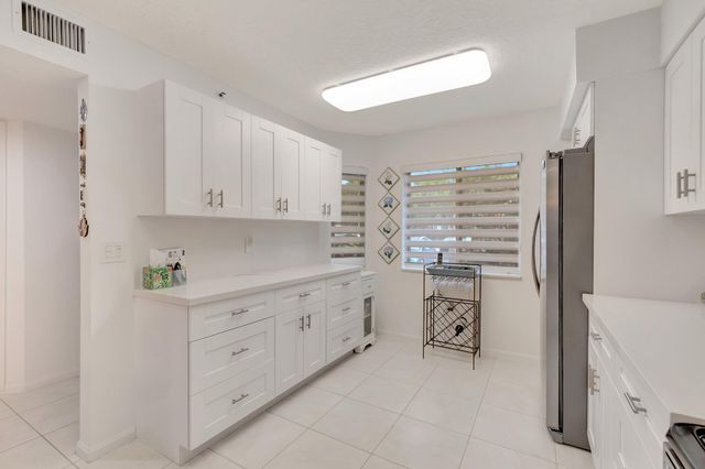 5746 CRYSTAL SHORES Drive 103, Boynton Beach, FL 33437