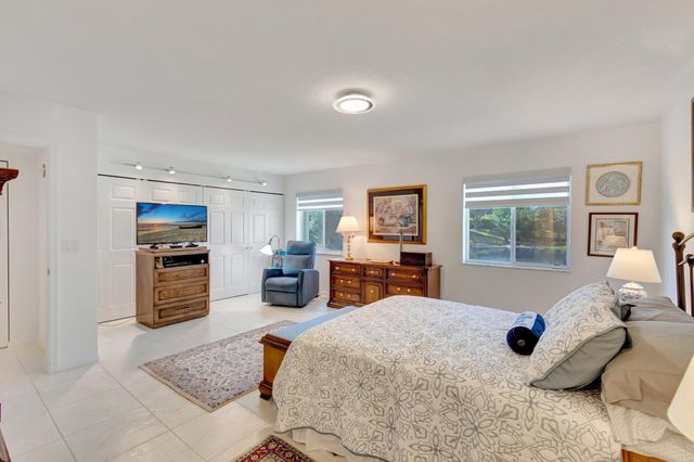 5746 CRYSTAL SHORES Drive 103, Boynton Beach, FL 33437