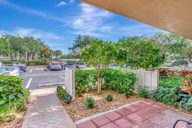 5746 CRYSTAL SHORES Drive 103, Boynton Beach, FL 33437