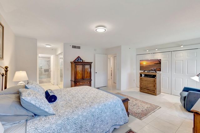 5746 CRYSTAL SHORES Drive 103, Boynton Beach, FL 33437