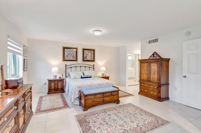 5746 CRYSTAL SHORES Drive 103, Boynton Beach, FL 33437