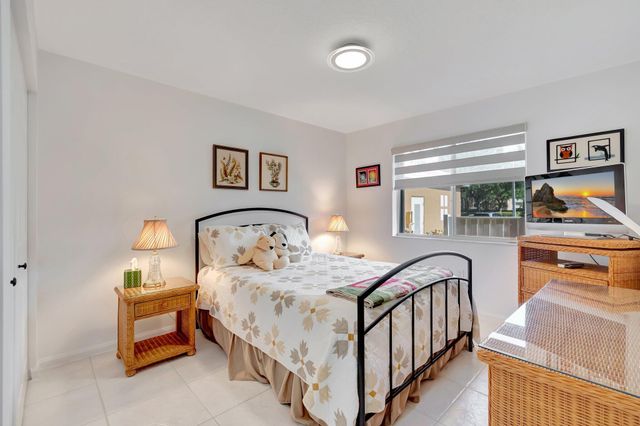 5746 CRYSTAL SHORES Drive 103, Boynton Beach, FL 33437