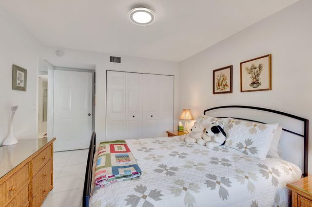 5746 CRYSTAL SHORES Drive 103, Boynton Beach, FL 33437