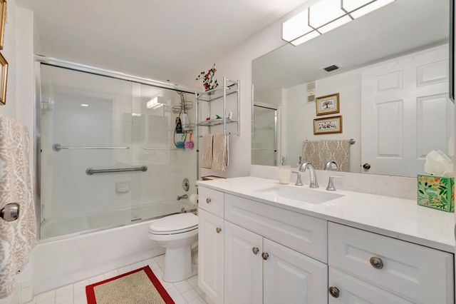 5746 CRYSTAL SHORES Drive 103, Boynton Beach, FL 33437