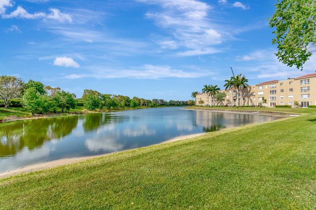 5746 CRYSTAL SHORES Drive 103, Boynton Beach, FL 33437