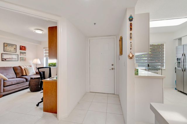 5746 CRYSTAL SHORES Drive 103, Boynton Beach, FL 33437