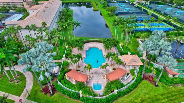 5746 CRYSTAL SHORES Drive 103, Boynton Beach, FL 33437