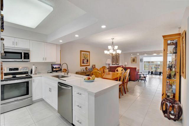 5746 CRYSTAL SHORES Drive 103, Boynton Beach, FL 33437
