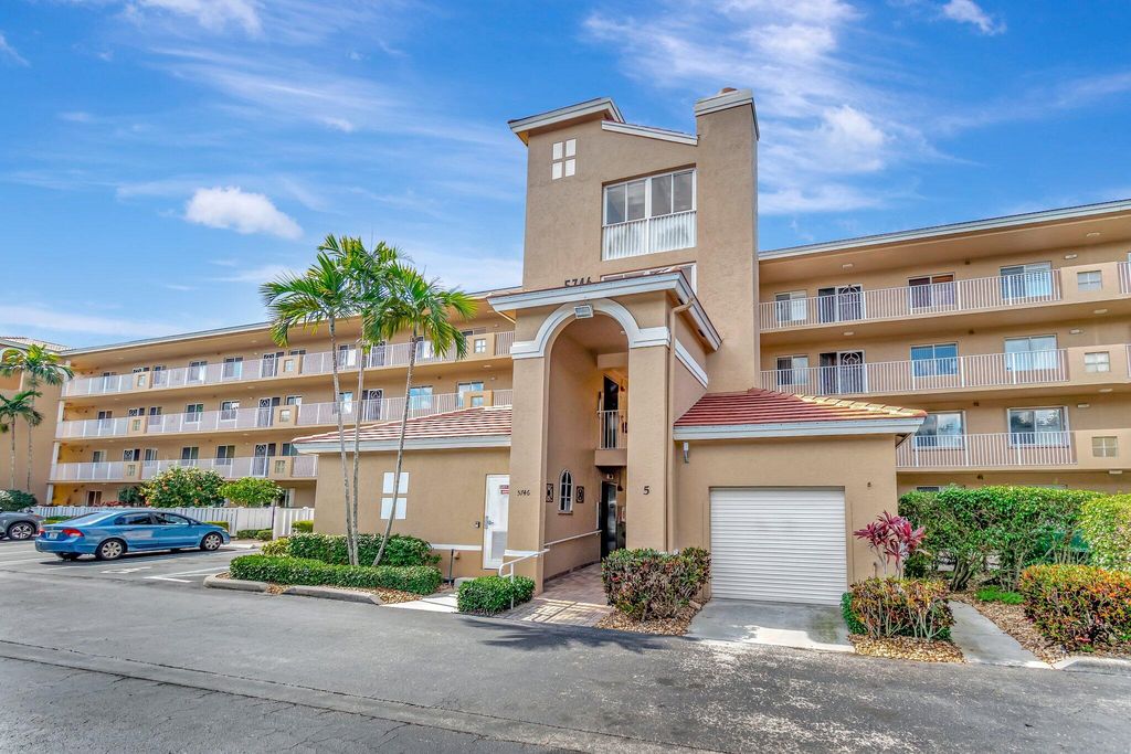 5746 CRYSTAL SHORES Drive 103, Boynton Beach, FL 33437