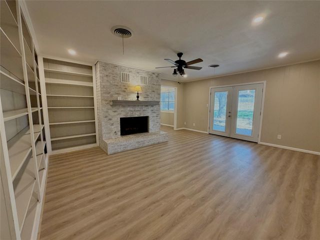 1203 Hollis DR, Brenham, TX 77833