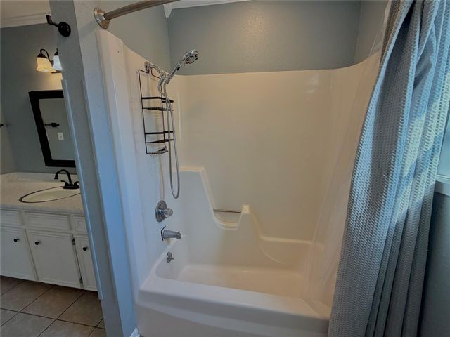 1203 Hollis DR, Brenham, TX 77833