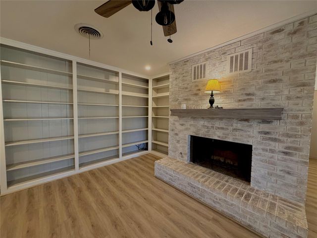 1203 Hollis DR, Brenham, TX 77833