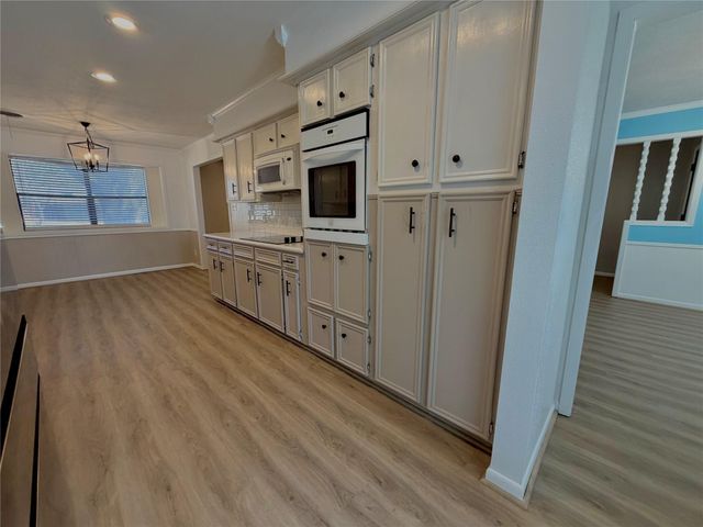 1203 Hollis DR, Brenham, TX 77833