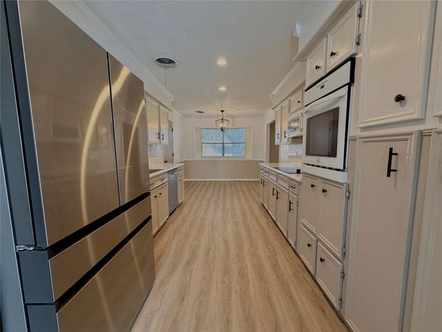 1203 Hollis DR, Brenham, TX 77833