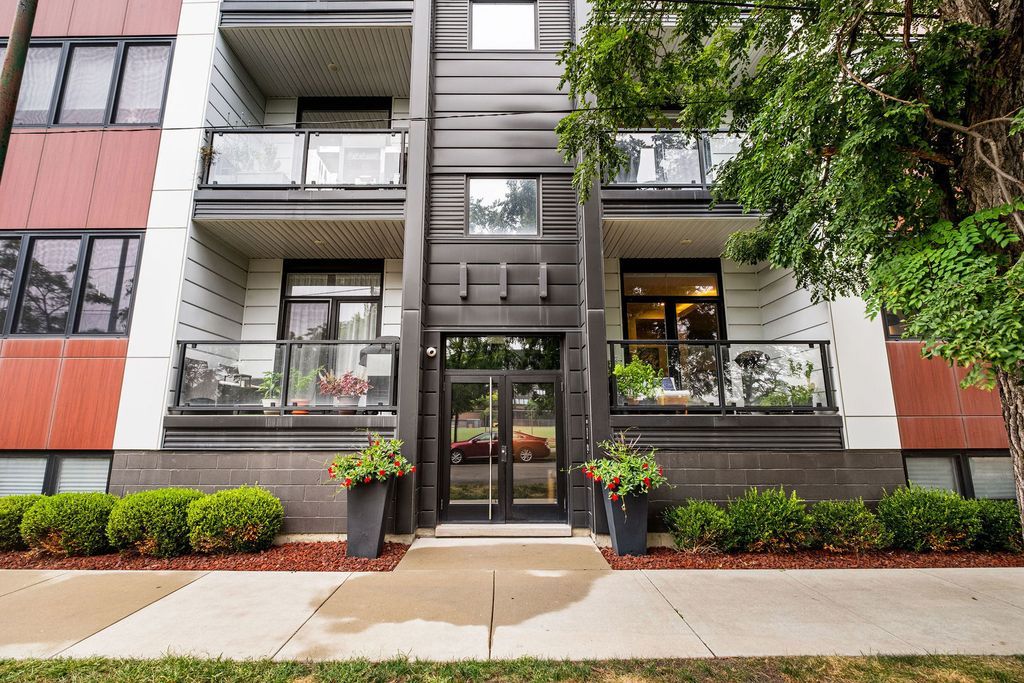 1300 N Claremont Avenue 1E, Chicago, IL 60622 — photo 3