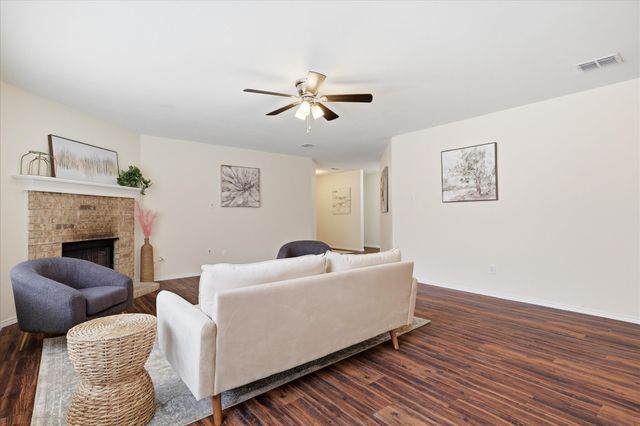 1572 Chivalry Lane, Little Elm, TX 75068